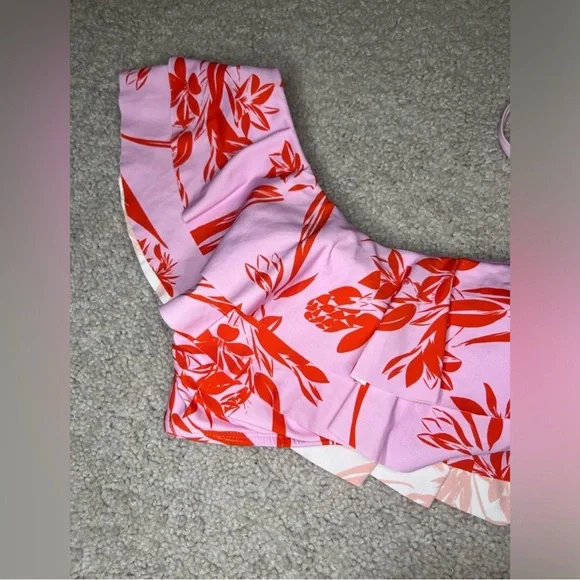 NWT BCBG MAXAZRIA - Isabella Ruffle One-Shoulder Bikini Top - Size 10 - Picture 4 of 9